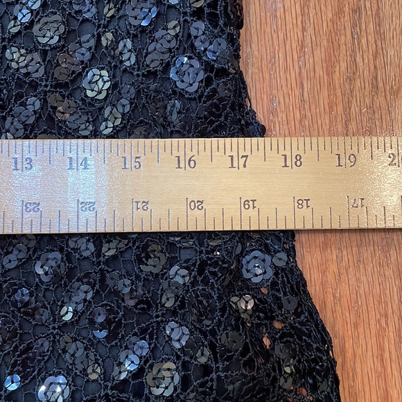 Maggie London Black Sequined Dress Sleeveless Fully Lined Scalloped Hem Low back - Picture 9 of 10